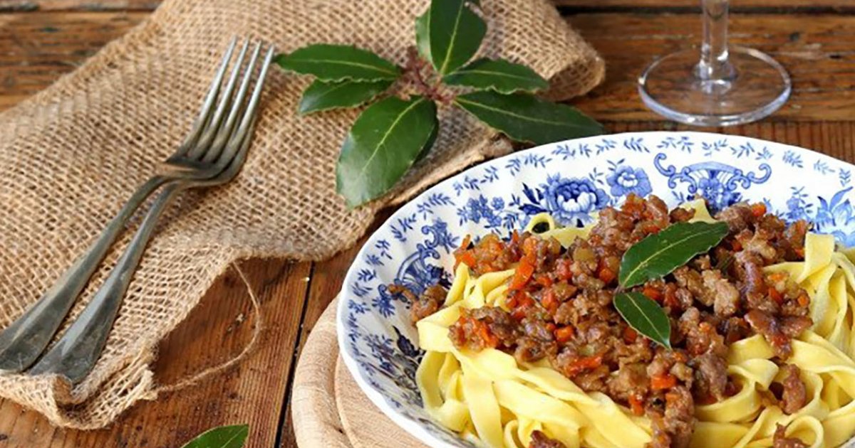 Tagliatelle with ragù bianco and soy sauce | Kikkoman