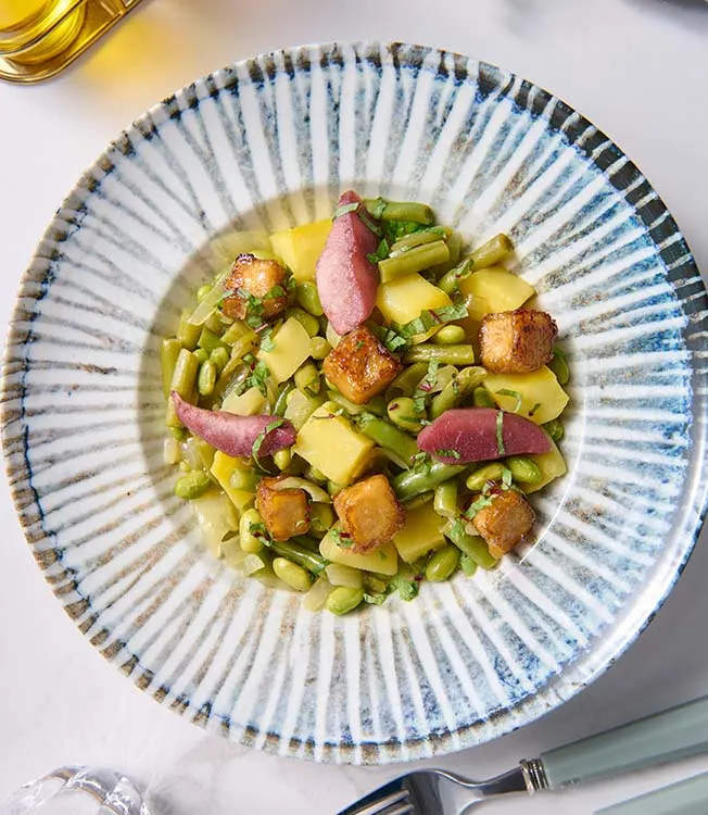 Pear salad with wine, green beans & tofu
