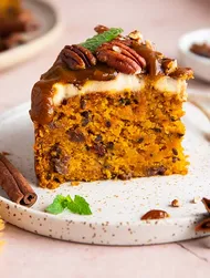 Vegan carrot cake with cashew cream