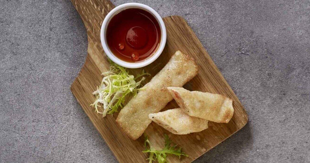 Crispy spring rolls with seafood filling | Recipe | Kikkoman