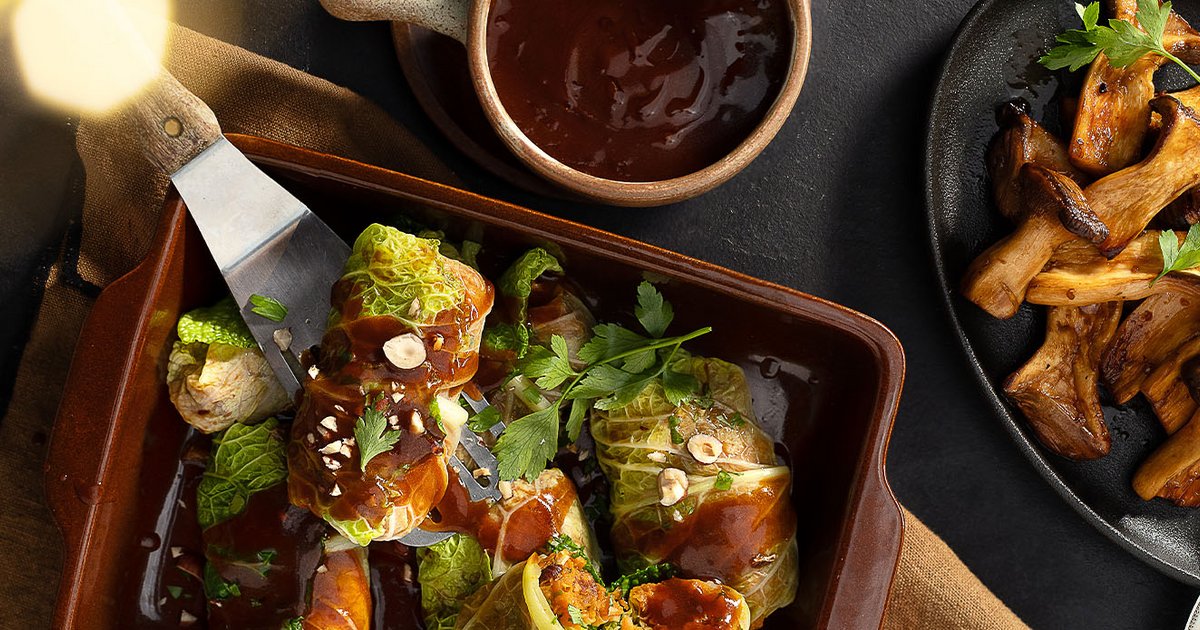 Savoy cabbage wrap with sweet potatoes, mushrooms and cinnamon jus | Kikkoman