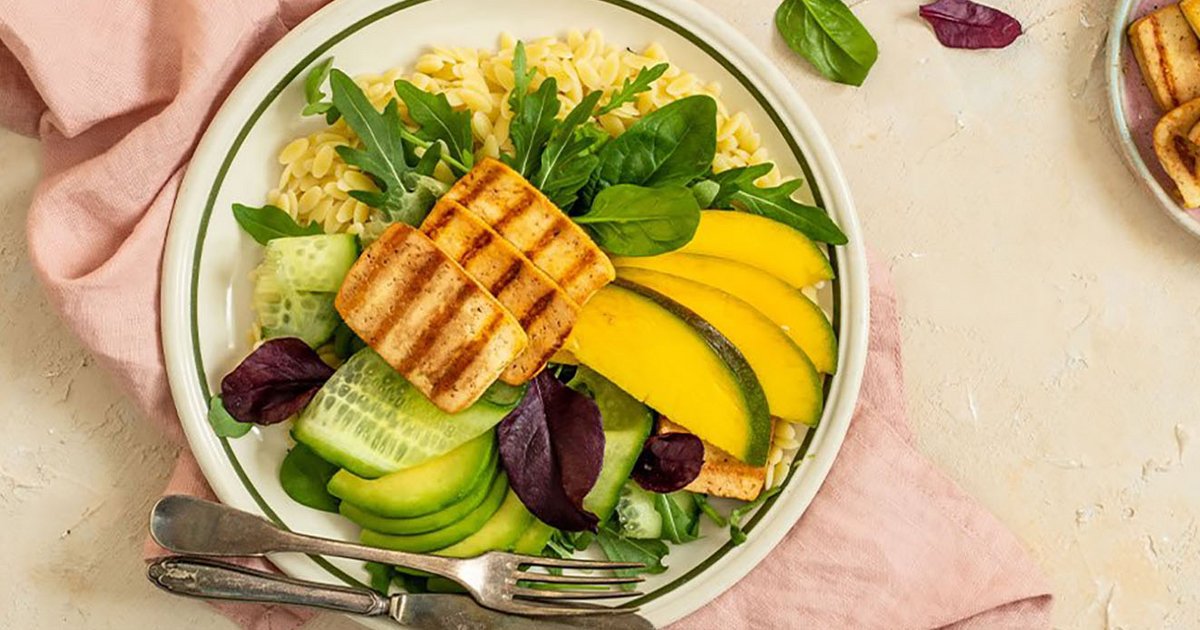 Salad with fried tofu, mango, avocado, cucumber and orzo noodles | Kikkoman