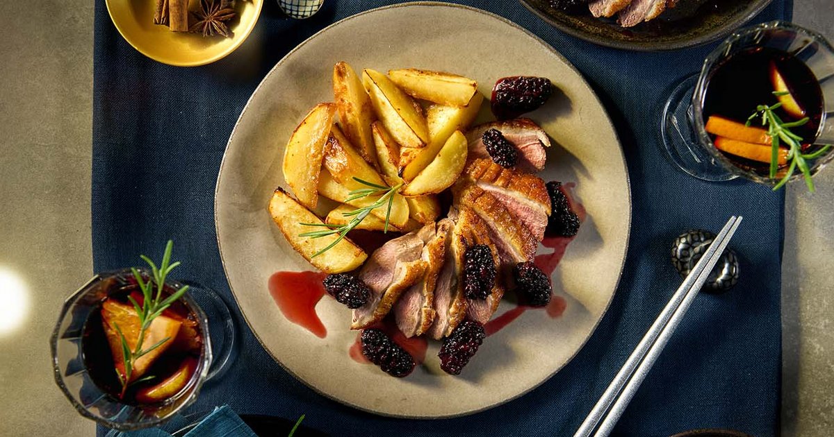 Duck breast with sweet blackberry sauce, baked potatoes with miso | Recipe | Kikkoman