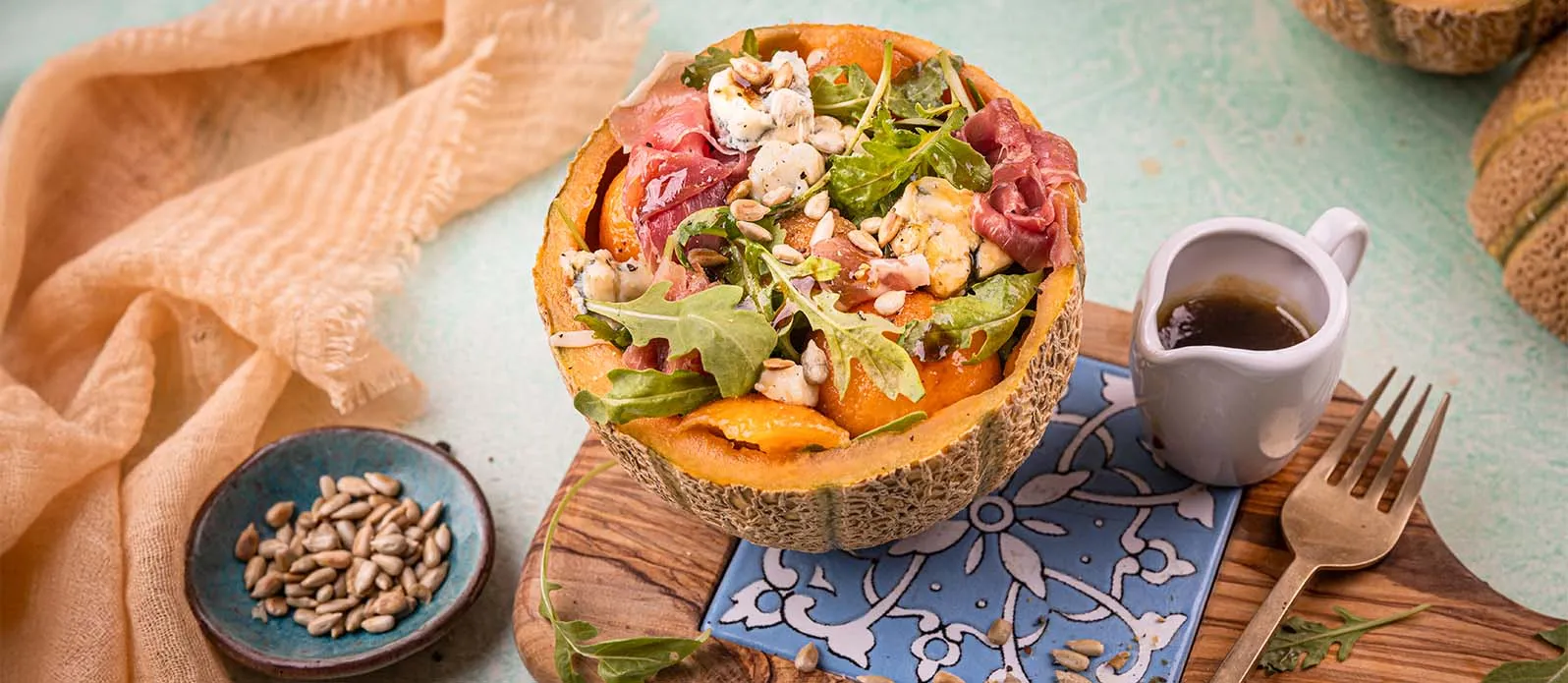 Rocket salad with melon & prosciutto