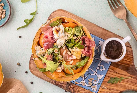 Rocket salad with melon & prosciutto