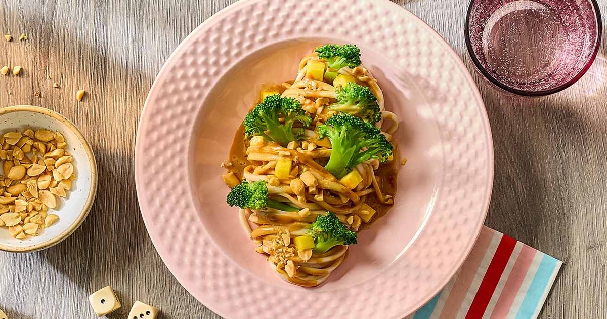 Peanut udon with broccoli and mango | Recipe | Kikkoman