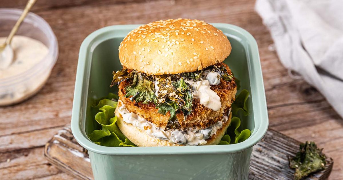 Fish burger with kale and yoghurt sauce | Kikkoman