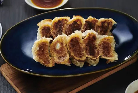 Lightly fried gyoza with 3 sauces