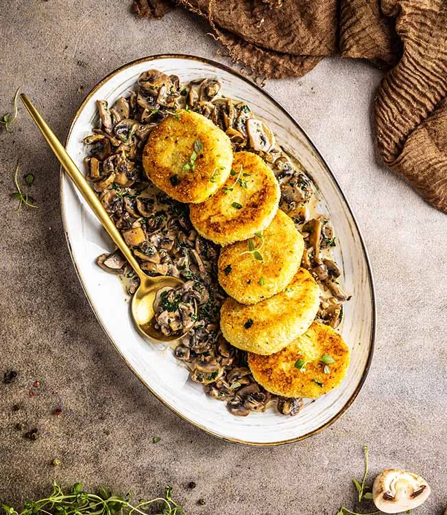 Potato-cabbage fritters in mushroom sauce