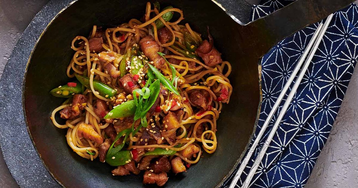 Stir fry noodles with pork belly - Recipe | Kikkoman