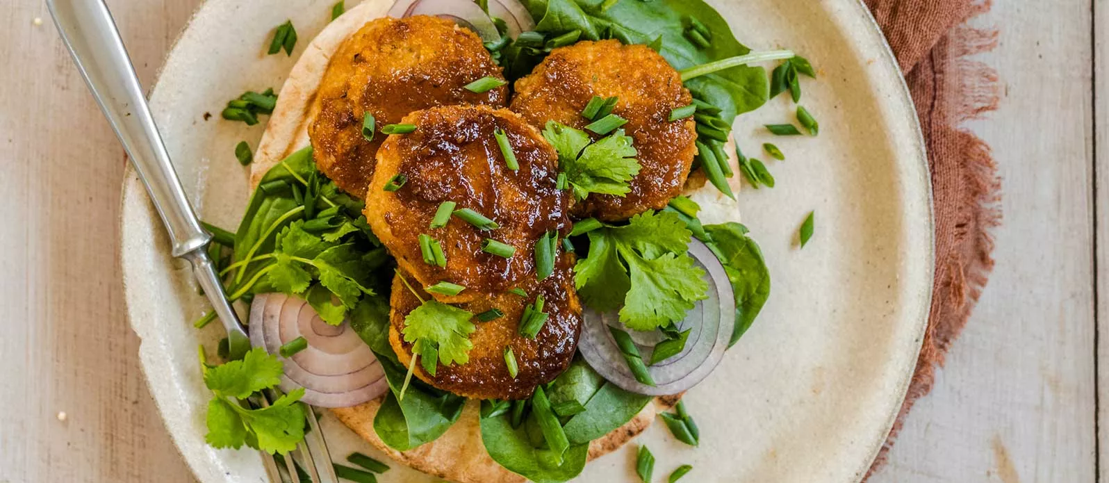 Pitta topped with spiced lentil cutlets and spinach