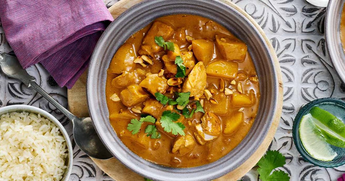 Massaman curry with chicken, potatoes, and peanuts | Recipe | Kikkoman