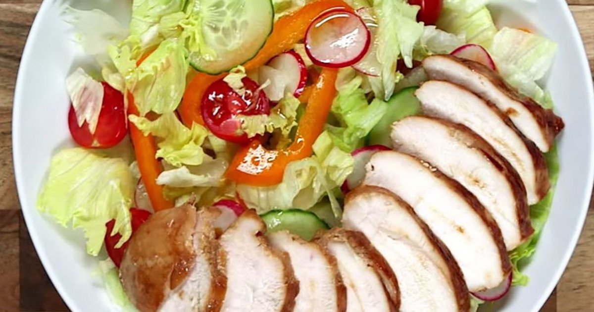 Teriyaki chicken with a colourful salad | Kikkoman