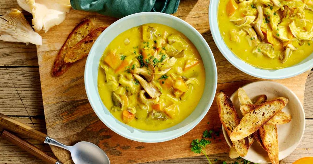 Oyster mushroom and chicken chowder | Kikkoman
