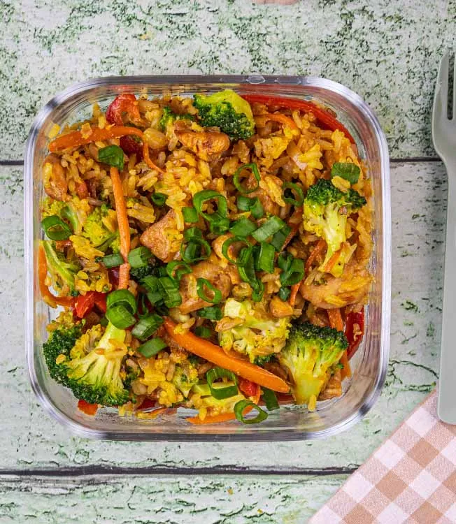 Egg fried rice with chicken and vegetables