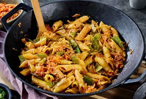 Creamy gochujang pasta with kimchi