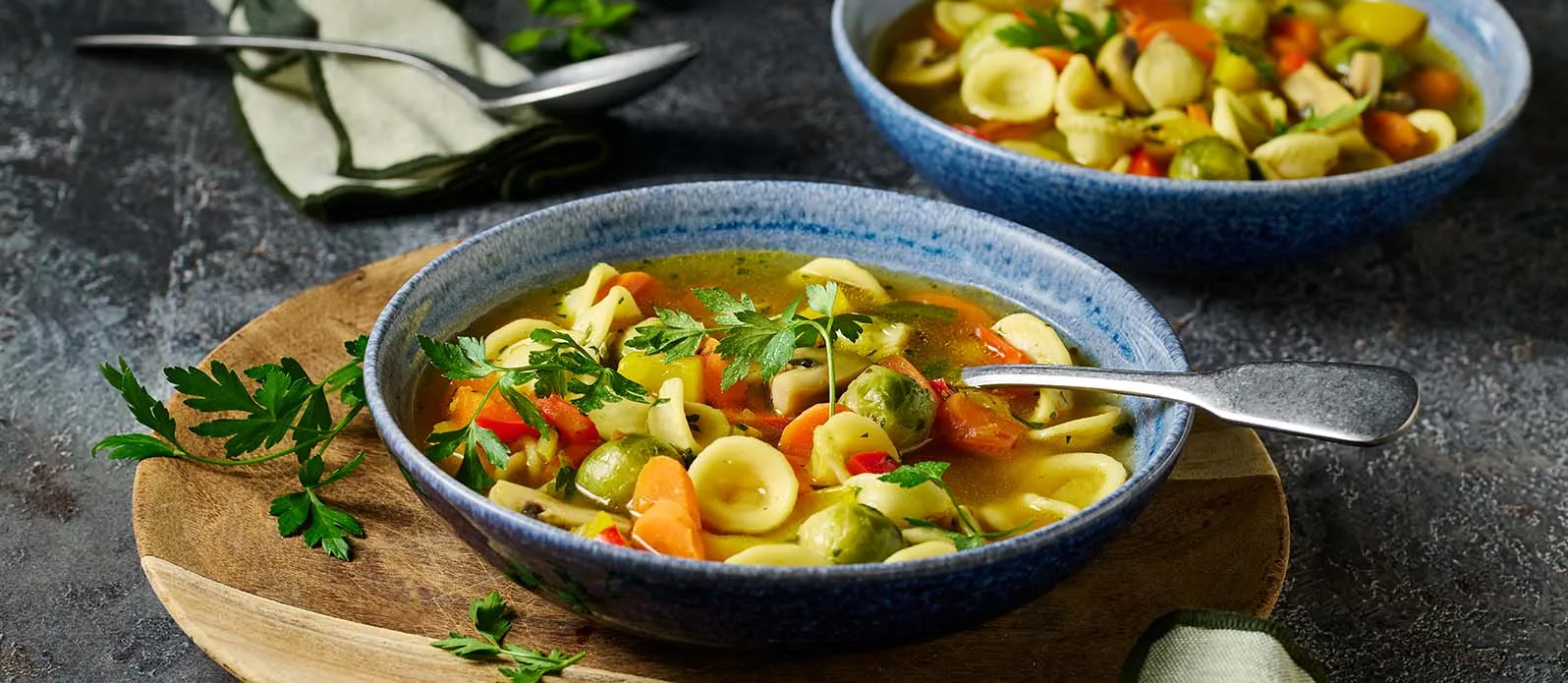 Vegetable soup with teriyaki sesame sauce