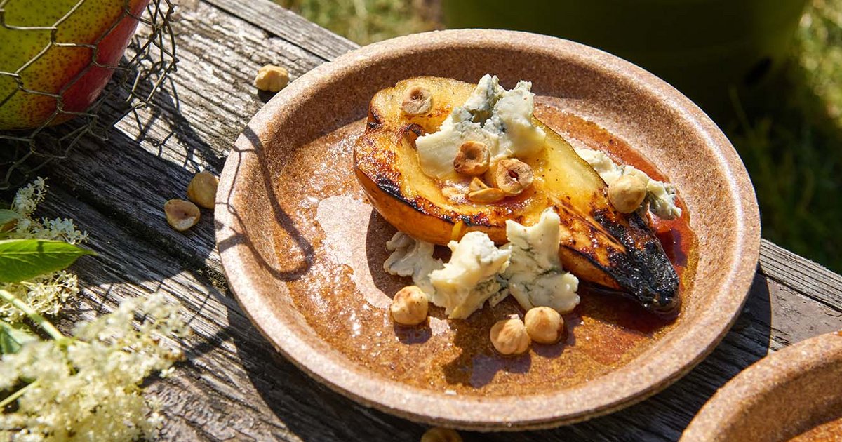 Grilled pears with Gorgonzola and hazelnuts | Recipe | Kikkoman