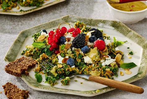 Broccoli salad with kale & feta
