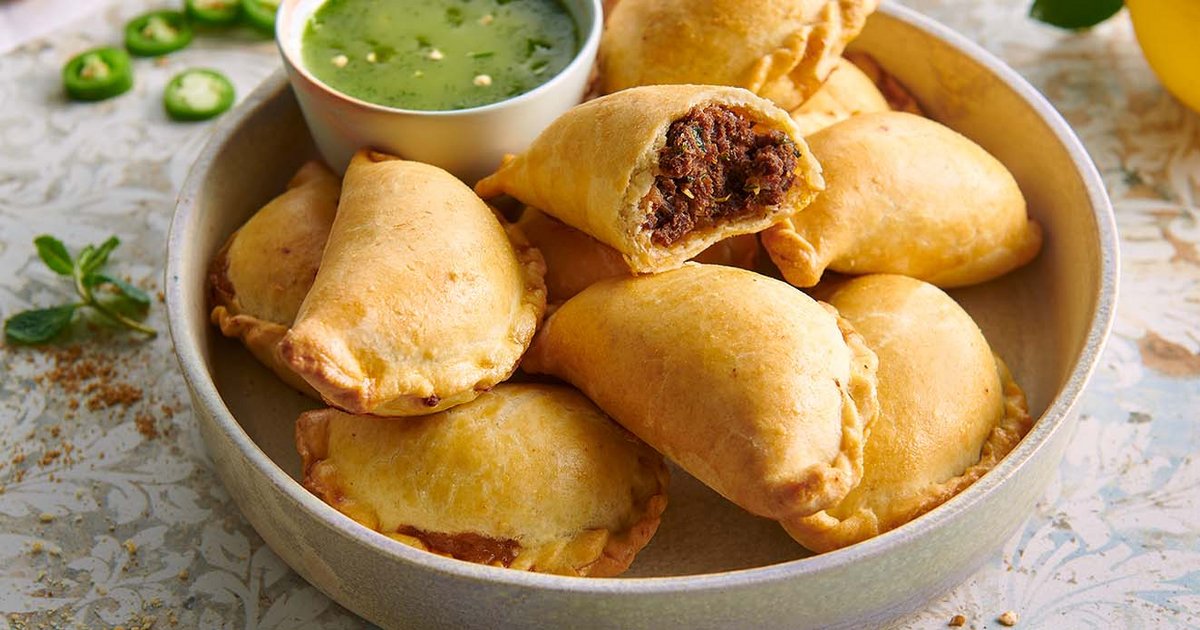Spicy Beef Empanadas with green herb sauce | Kikkoman