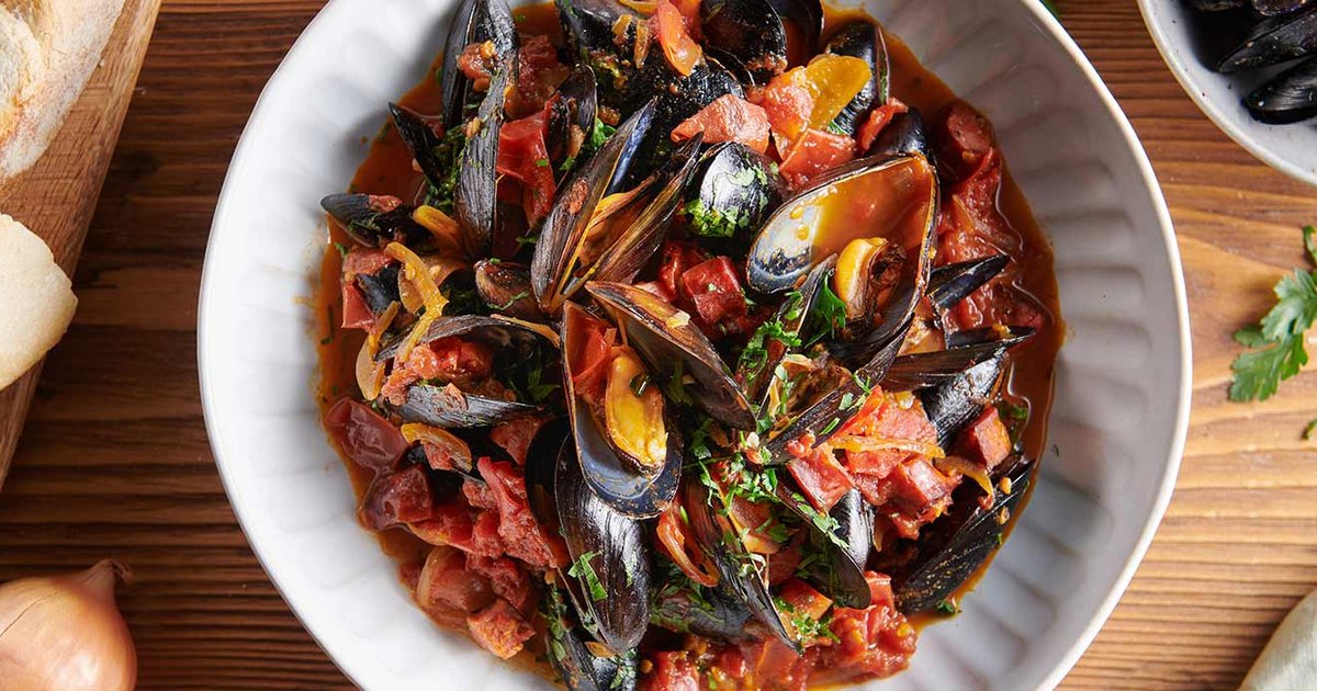 Spanish mussel and chorizo stew | Kikkoman