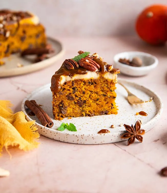 Vegan carrot cake with cashew cream