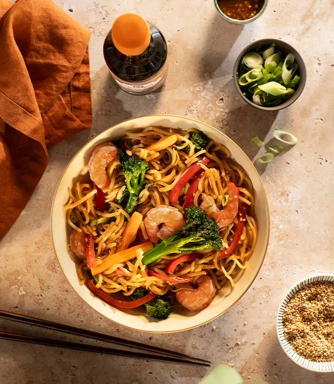 Stir-fried soba with prawns & veg