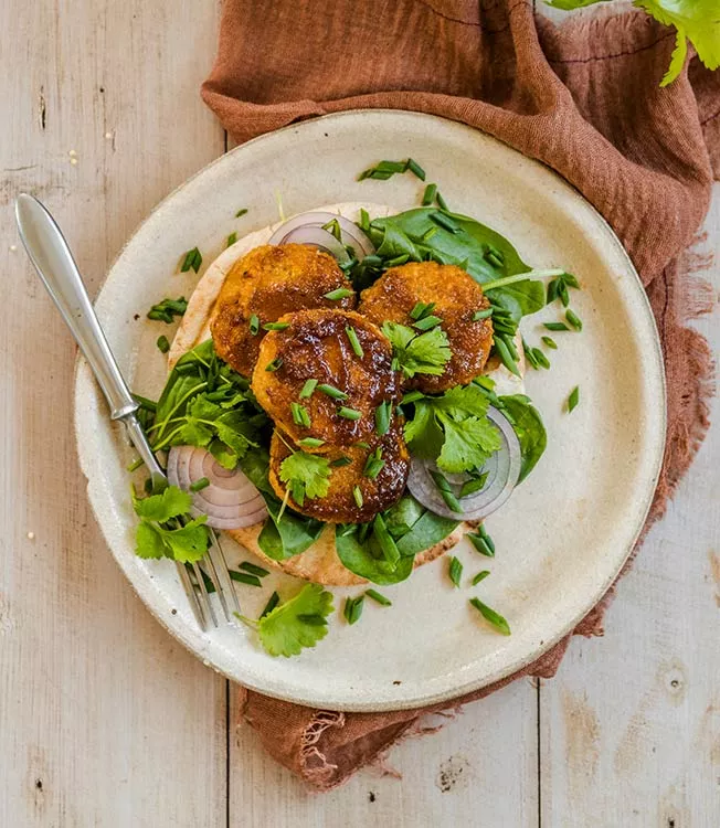 Pitta topped with spiced lentil cutlets and spinach