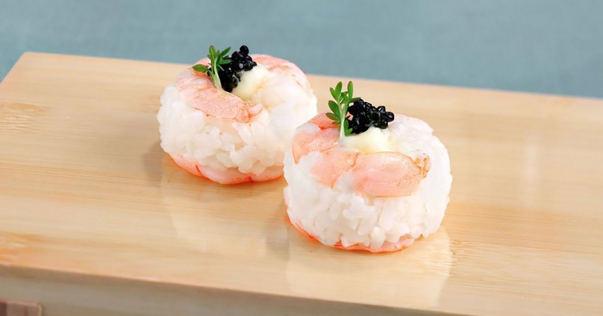 Sushi topped with prawns | Kikkoman