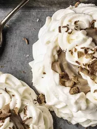 Meringues with chestnut cream