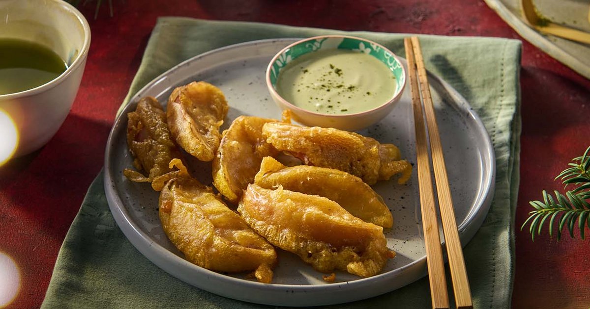 Tempura　mate x Crispy apple-tempura bites with matcha dip | Recipe | Kikkoman