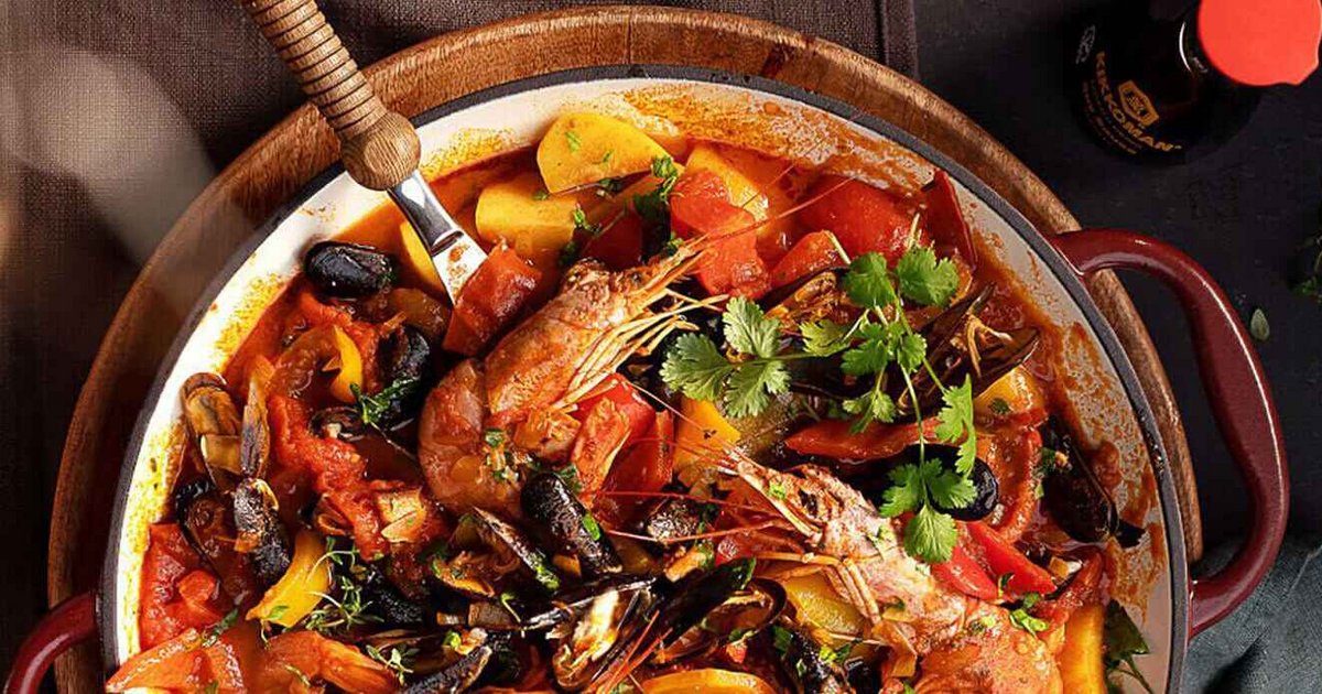 Oven-baked cataplana with mussels and prawns | Kikkoman