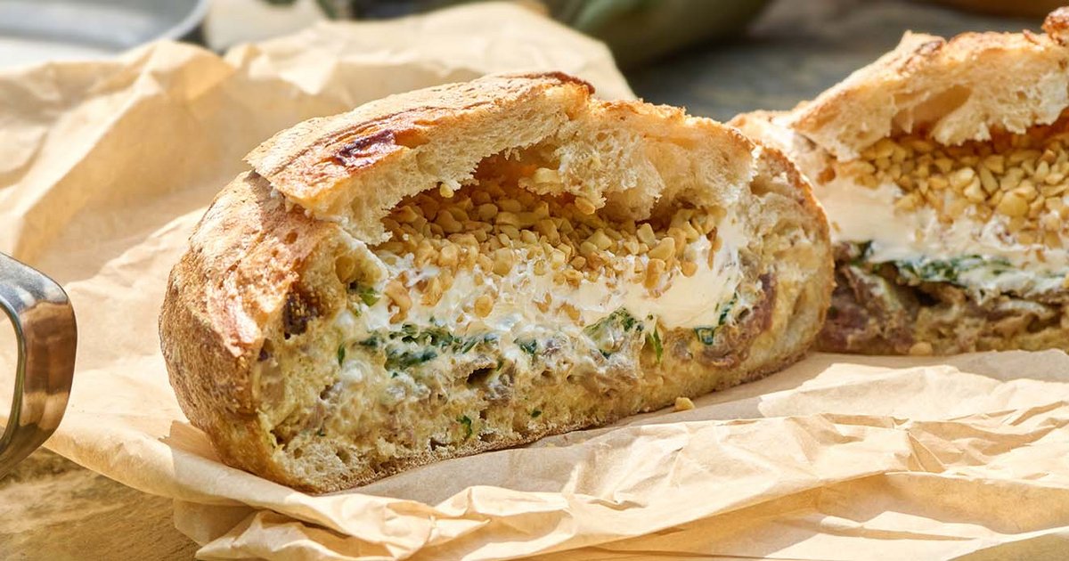 Picnic loaf with lamb shawarma and garlic sauce | Recipe | Kikkoman