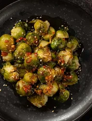 Crispy sprout salad with sesame seeds