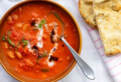 Creamy tomato stew with white beans and spinach