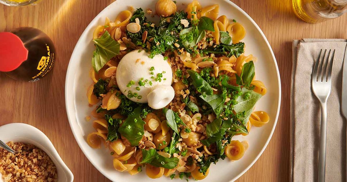 Orecchiette with kale, almonds and burrata | Kikkoman