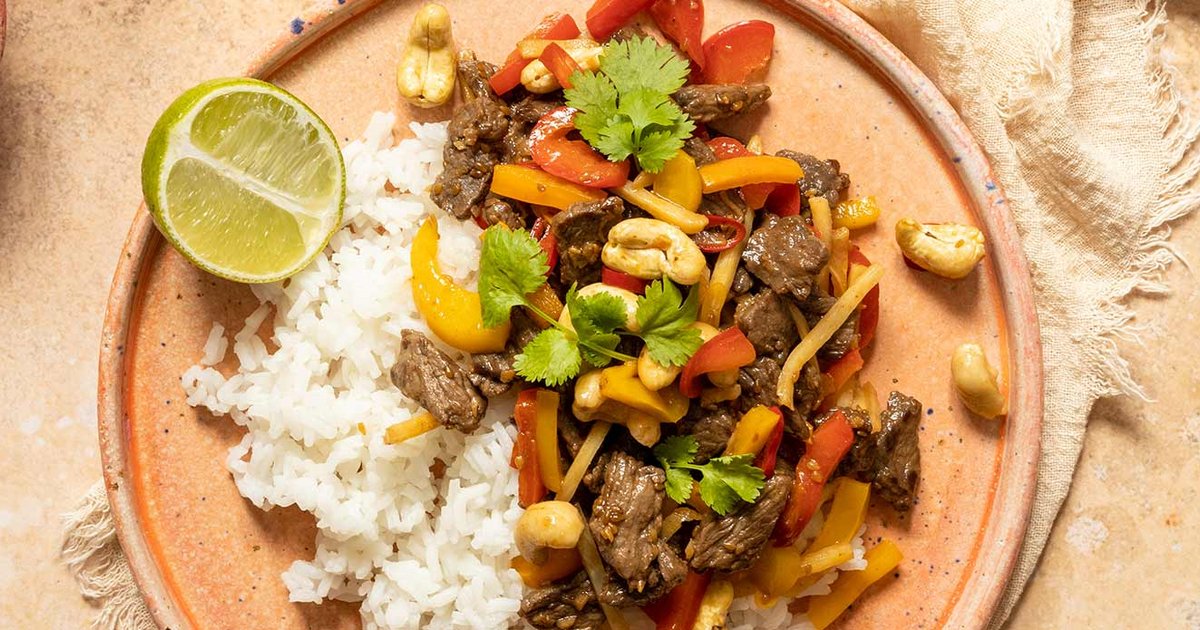 Stir fry beef in teriyaki sauce with cashew nuts and jasmine rice | Recipe | Kikkoman