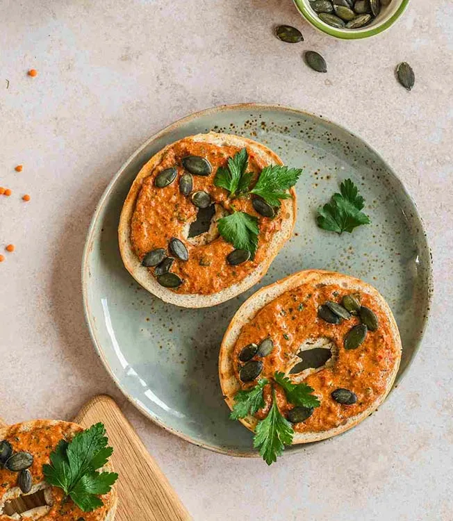 Nutritious lentil-paprika bagels