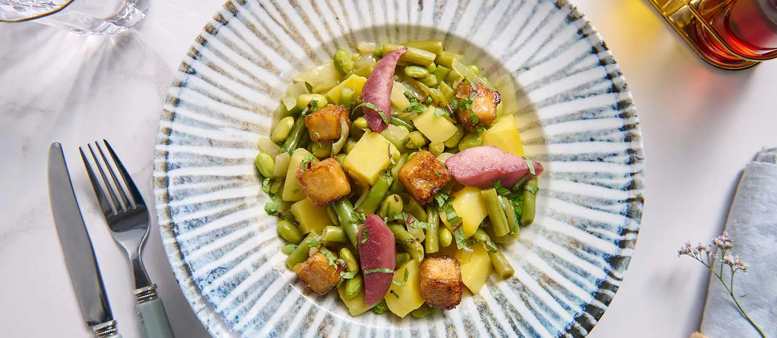 Pear salad with wine, green beans & tofu