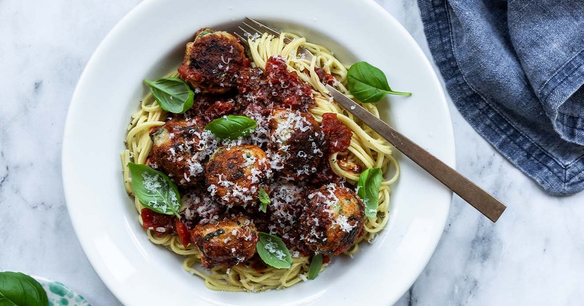 Chicken meatballs in tomato sauce | Recipe | Kikkoman