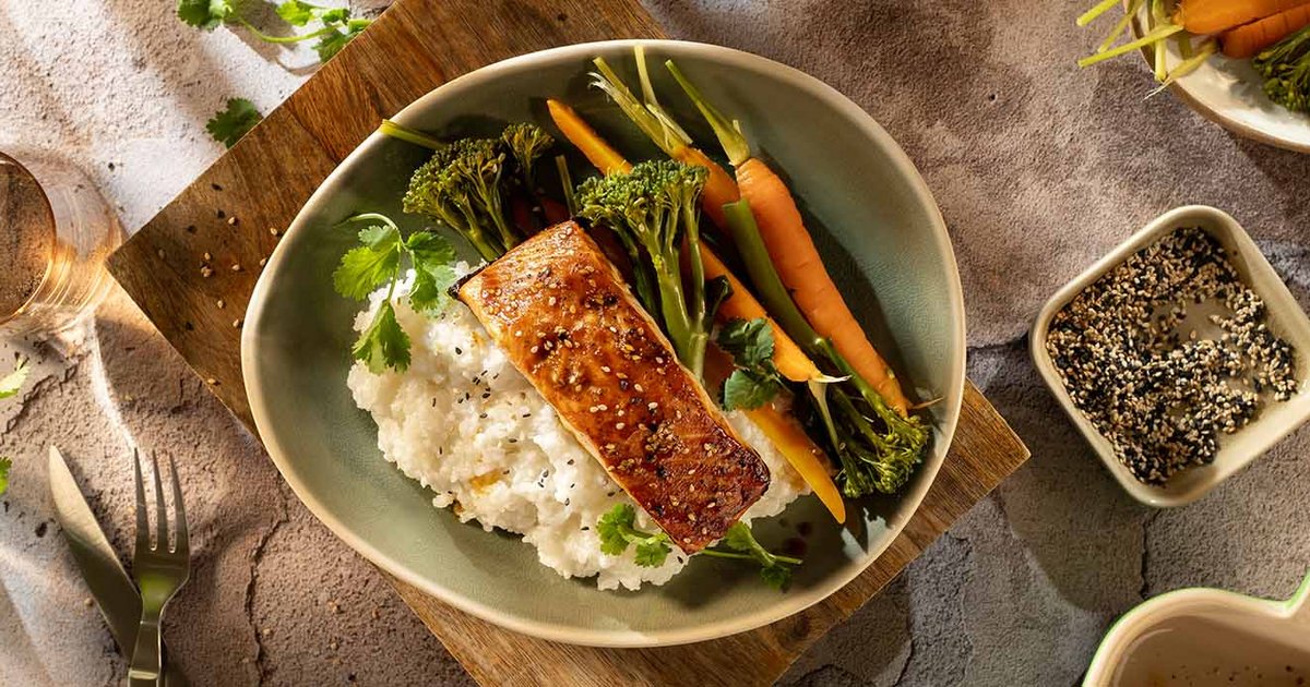 Baked salmon with sweet soy and sesame | Kikkoman
