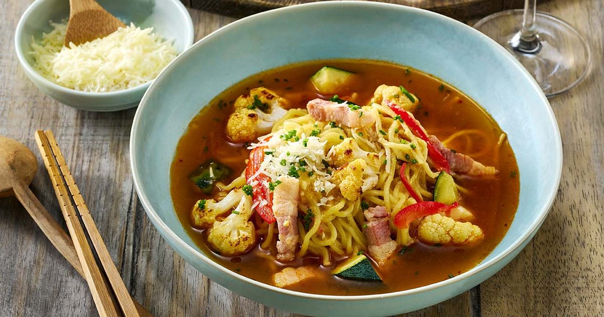 Creamy carbonara ramen with a kick | Kikkoman