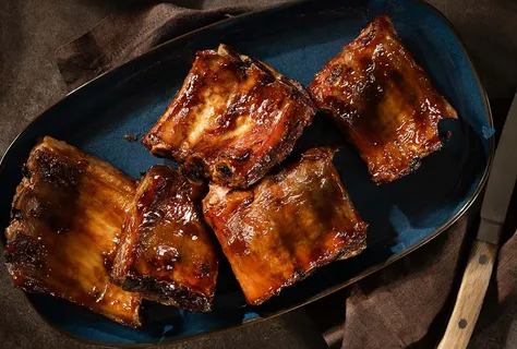 BBQ honey-glazed ribs with espresso rub