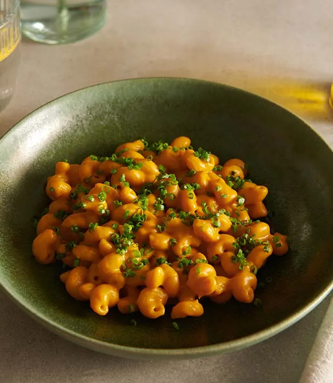 Vegan cheese macaroni with gomiti noodles