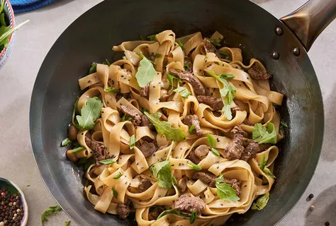 Beef stir-fry with tagliatelle & rocket